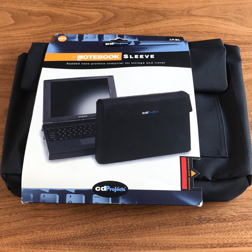 NWT Notebook/tablet padded sleeve